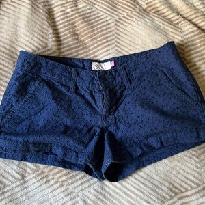 Dark blue flower pattern short shorts